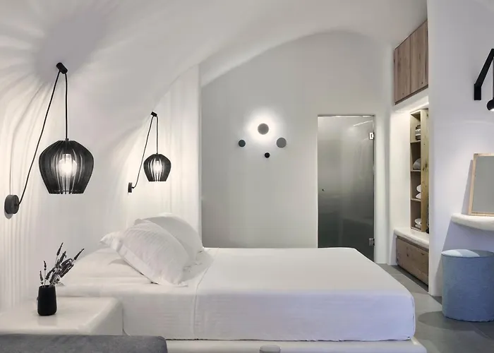 Alisaris Cave أويا