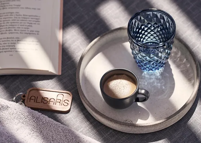 فيلة Alisaris Cave *