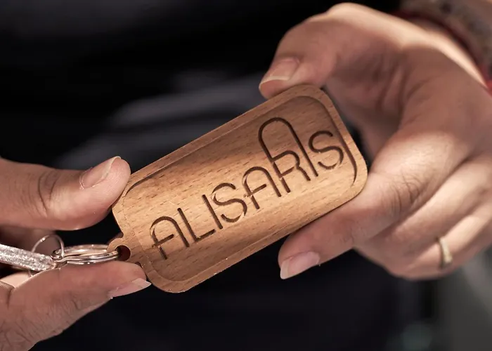 Alisaris Cave فيلة أويا