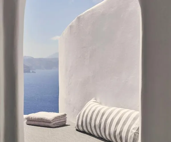 Willa Alisaris Cave Oia