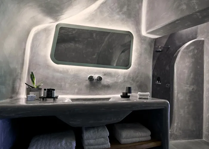 Willa Alisaris Cave *